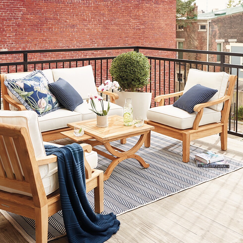 HS_HomePlusStyle5PlacesYouNeedAnOutdoorRugStory04FPO Home + Style